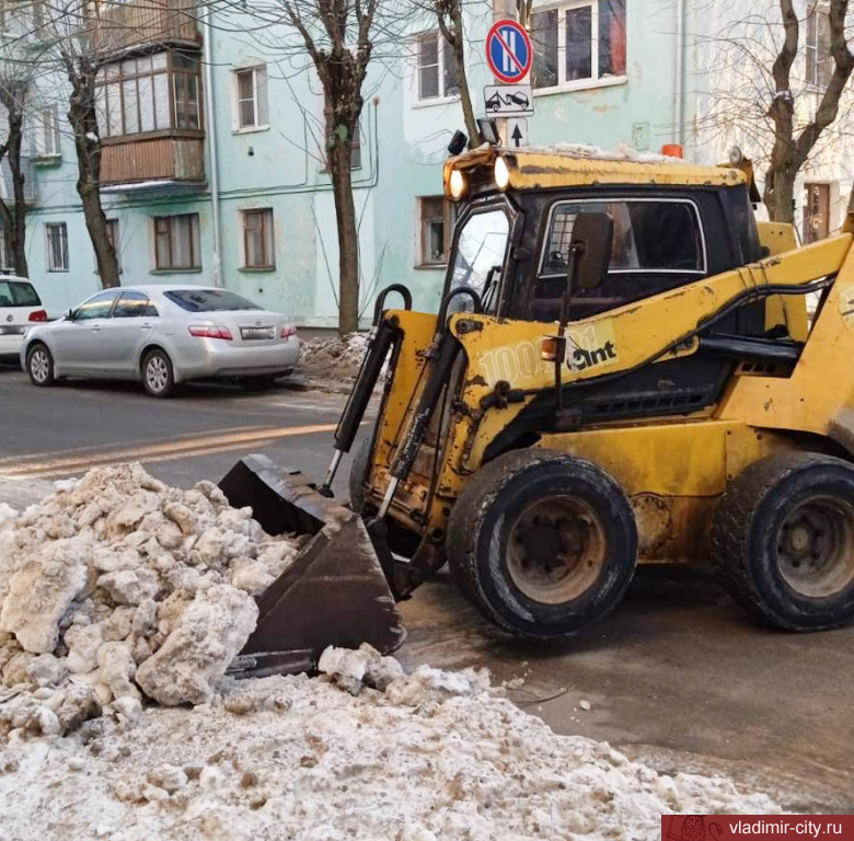 Во Владимире продолжается круглосуточная антигололедная обработка улиц и тротуаров