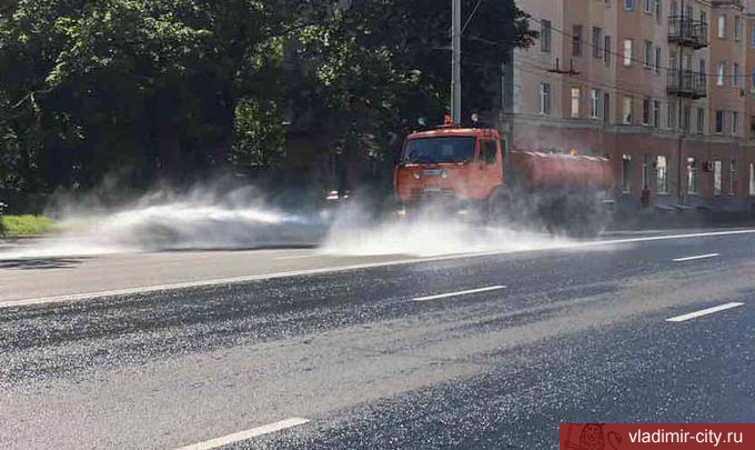 Из-за жары во Владимире ежедневно поливают центральные магистрали 