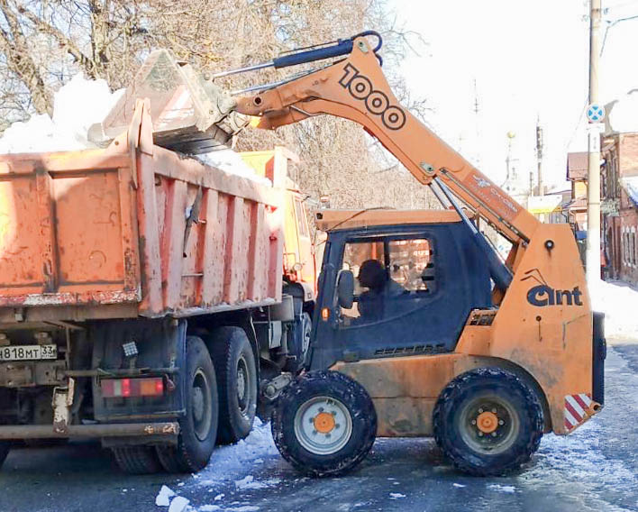 За минувшие выходные из Владимира вывезено более 2100 кубов снега
