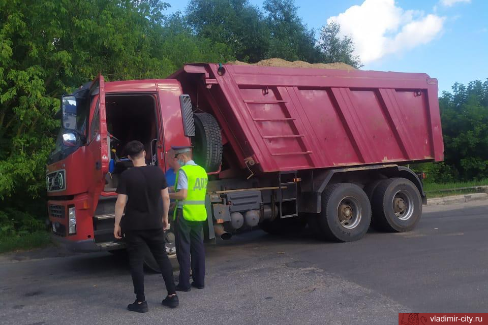 Во Владимире контролируется правильность перевозки сыпучих строительных грузов