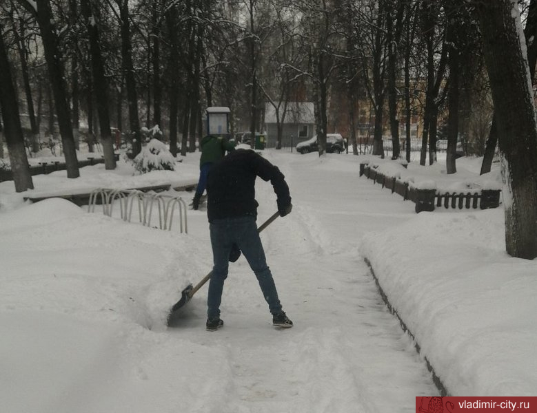 МКУ «Благоустройство» очищает от снега общественные пространства Владимира