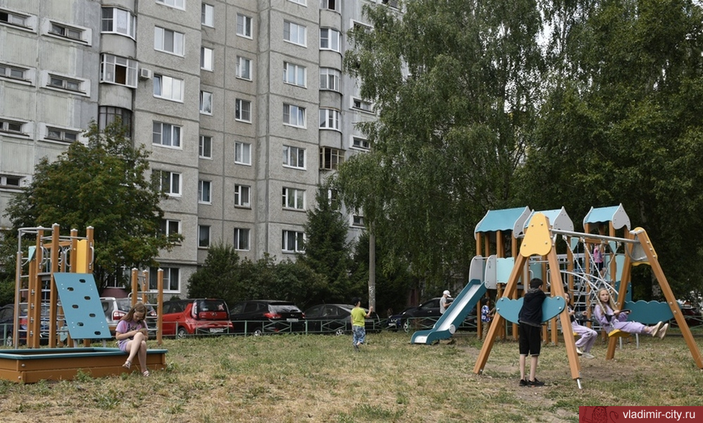 Во владимирских дворах устанавливаются новые детские площадки