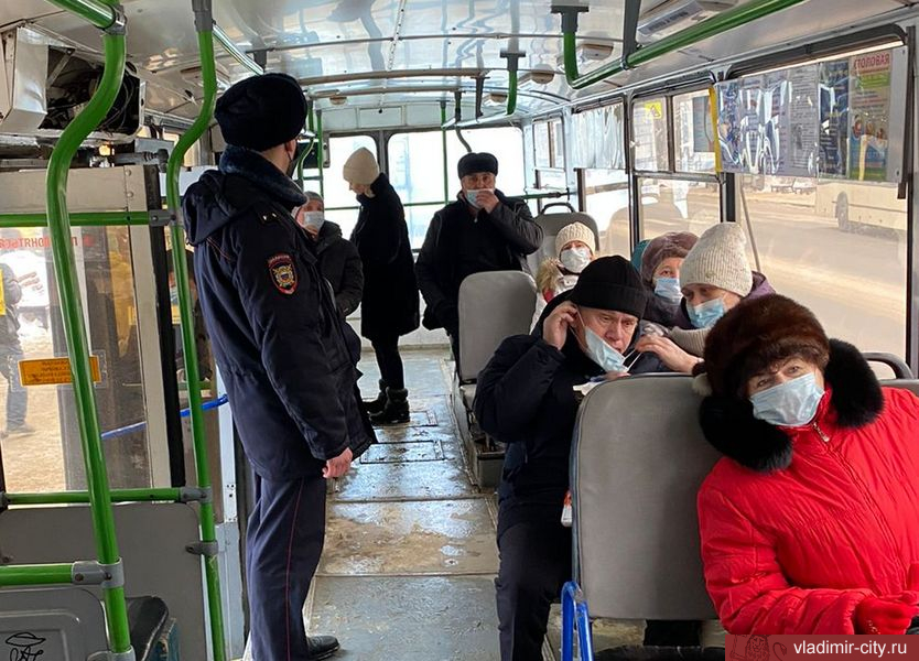 В городском общественном транспорте проверяют соблюдение масочного режима