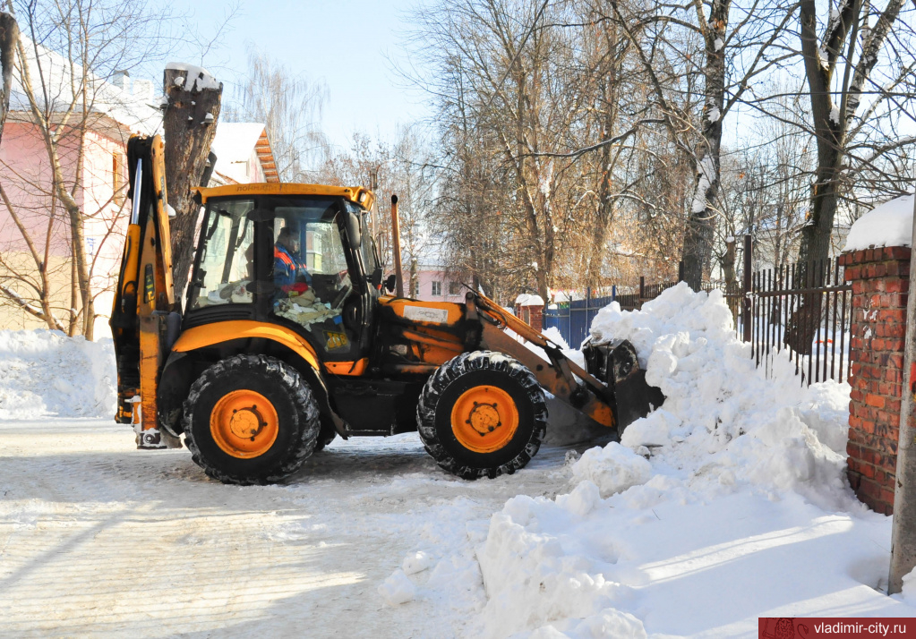 Мэрия ведет ежедневный контроль за очисткой городских дворов от снега