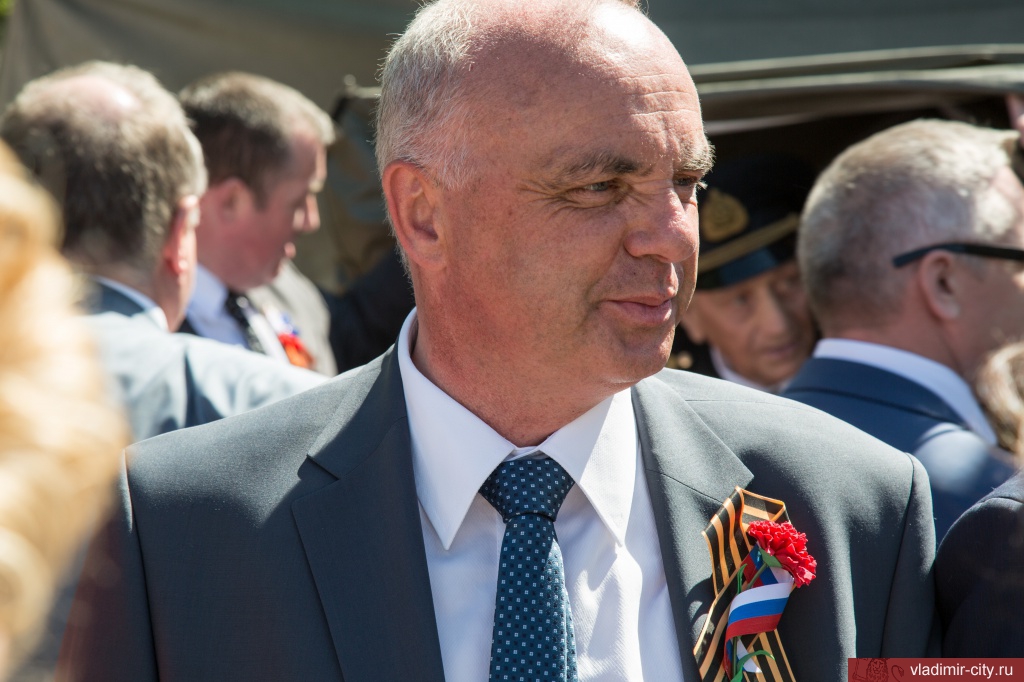 Глава администрации города Владимира Андрей Шохин на площади Победы, 2015 год