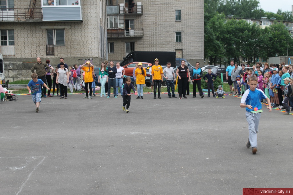 Спортивный праздник на улице Белоконской
