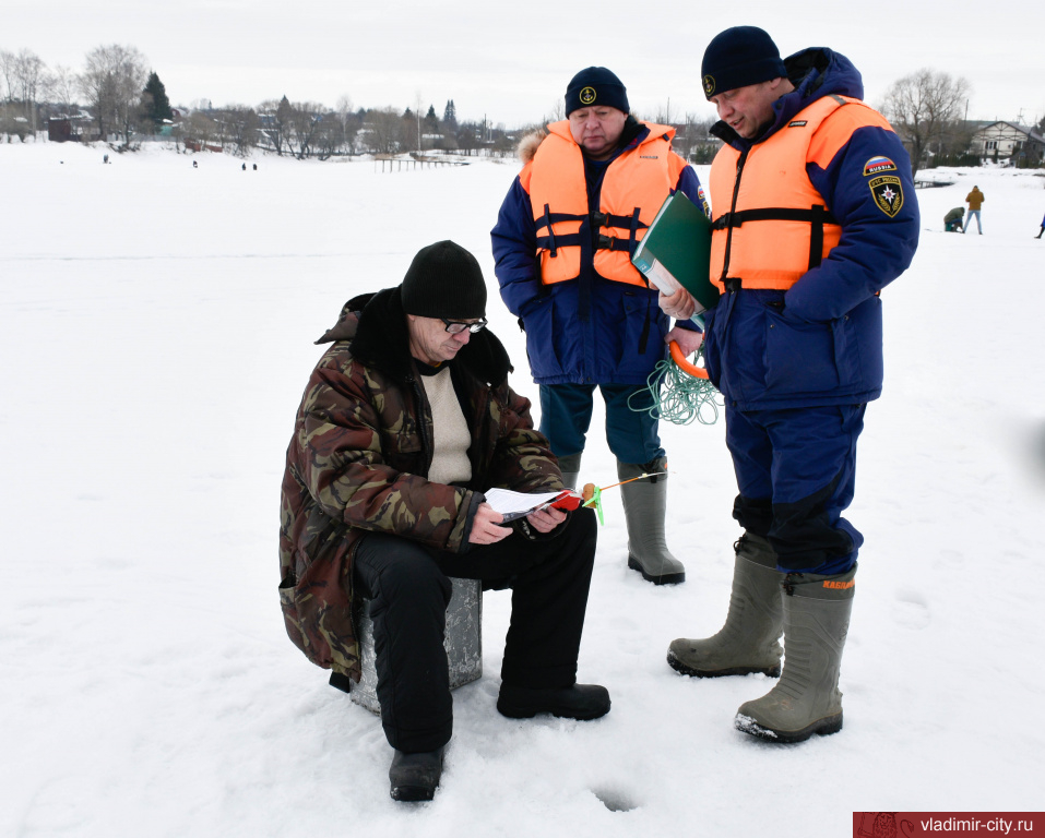 На водоемах Владимира проходят профилактические рейды «Безопасный лед»