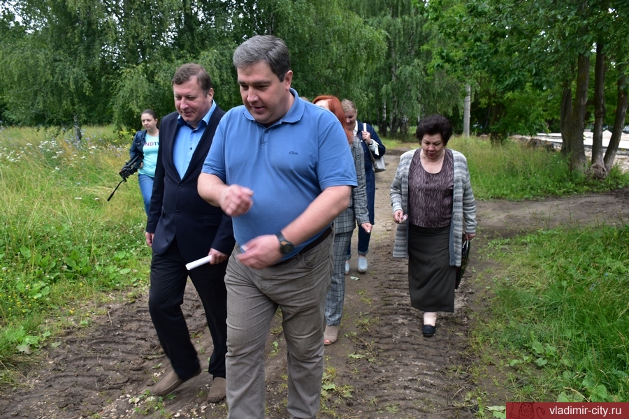 Активные жители проверили сохранность деревьев в парке «Добросельский»