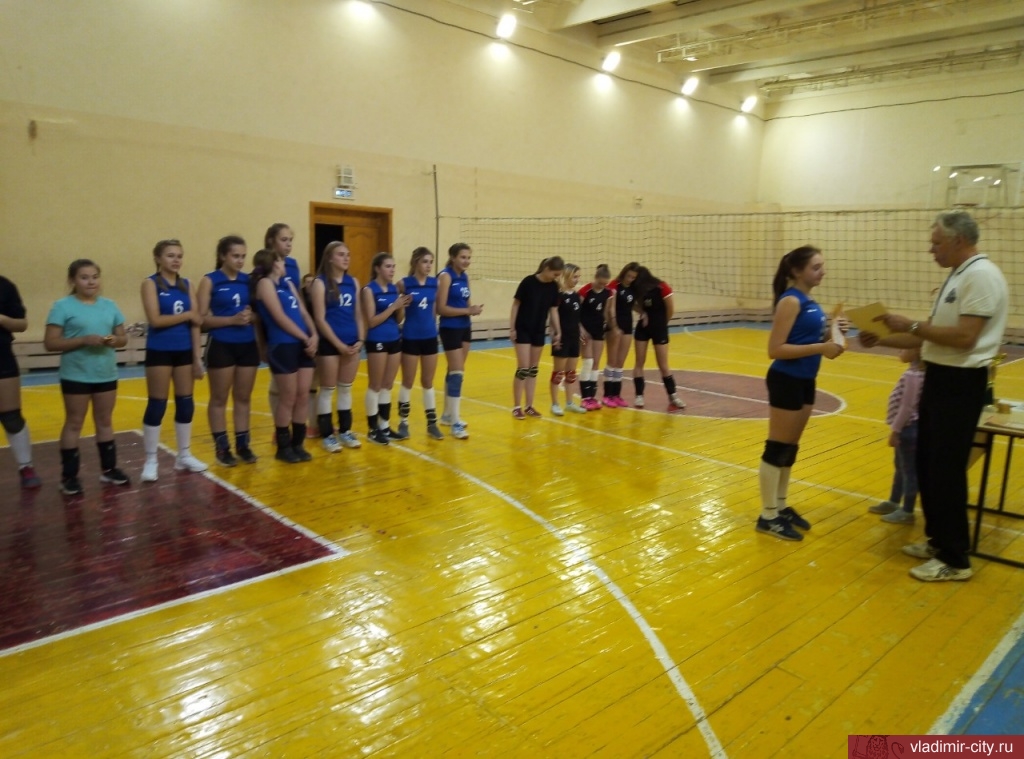 Новогодний турнир по волейболу среди девушек во Фрунзенском районе