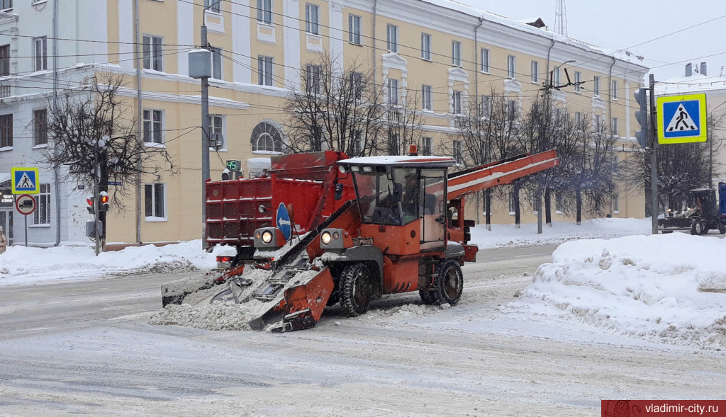 Во Владимире круглосуточно и без выходных продолжается уборка снега
