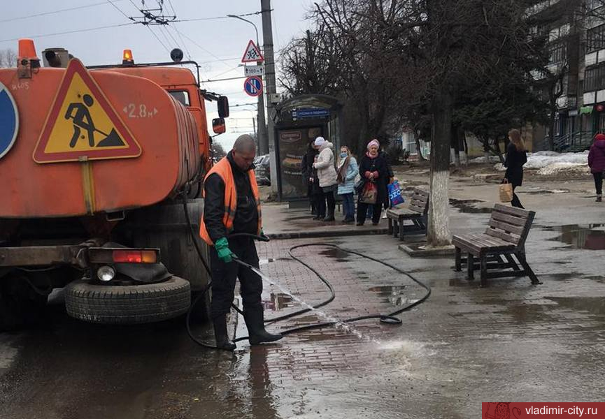 Коммунальные службы Владимира продолжают весеннюю уборку города