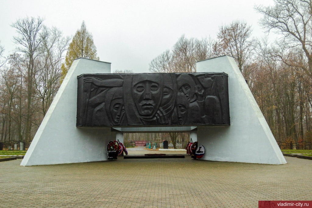 Мемориал погибшим воинам на Князь Владимирском кладбище
