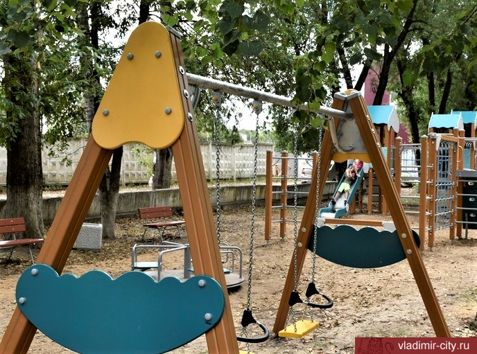 Владимирская детвора «обживает» новые дворовые детские площадки
