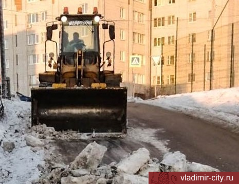 Во Владимире продолжается круглосуточная антигололедная обработка улиц и тротуаров