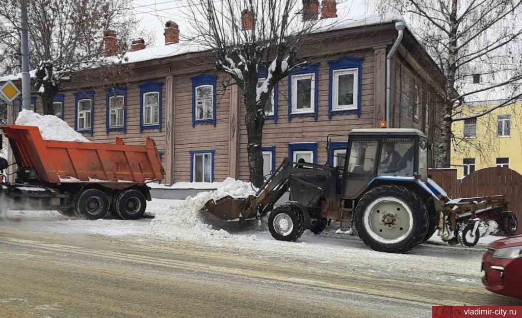 Во Владимире круглосуточно и без выходных продолжается уборка снега
