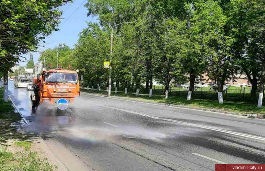 Муниципальный «ЦУГД» продолжает работы по летней уборке города Владимира