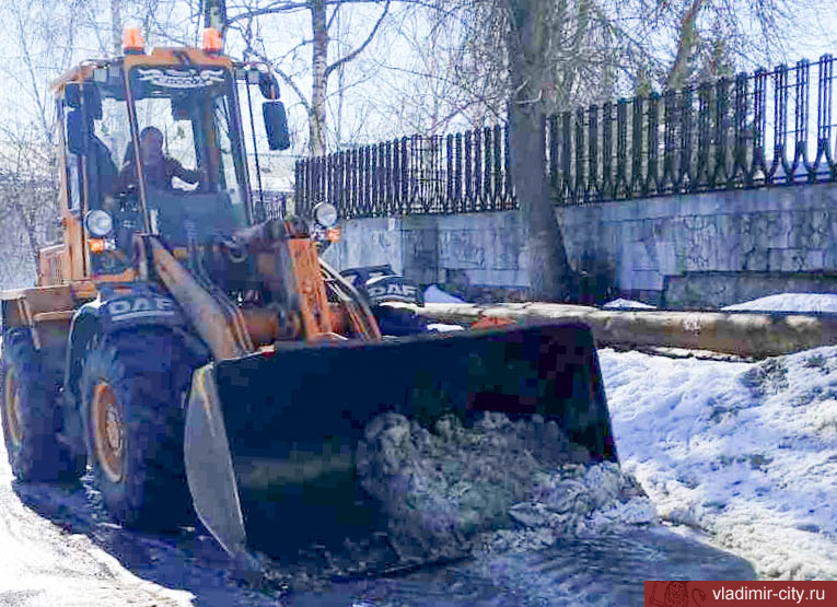 За минувшие выходные из Владимира вывезено более 2100 кубов снега