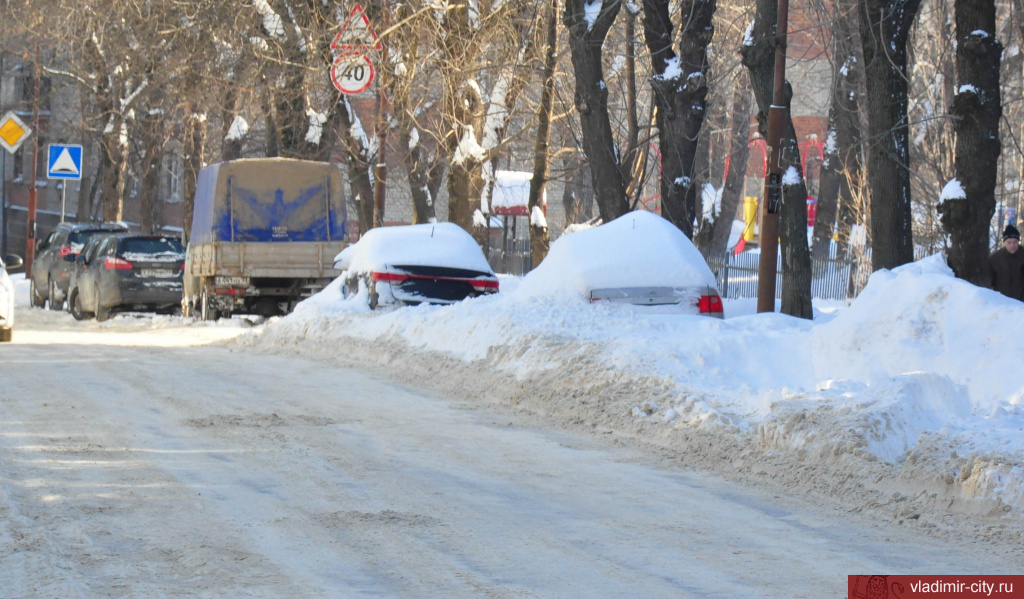 Снег с улиц города убирается круглосуточно и без выходных